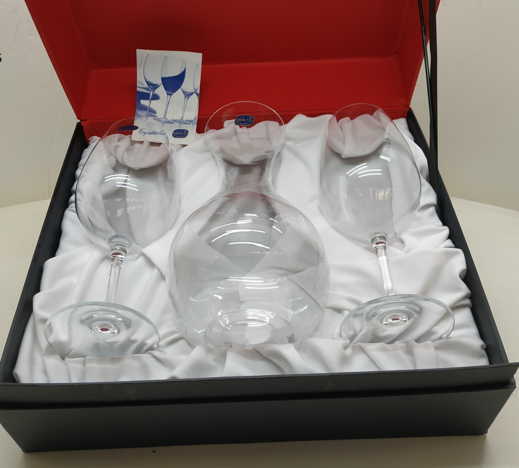 ESTUCHE DECANTADOR Y COPAS BOHEMIA VINO PERSONALIZADAS